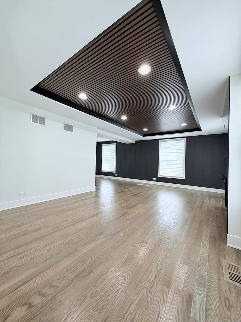 1581 Groton Lane Wheaton, IL 60189 - Photo 3 of 15 a view of an empty room