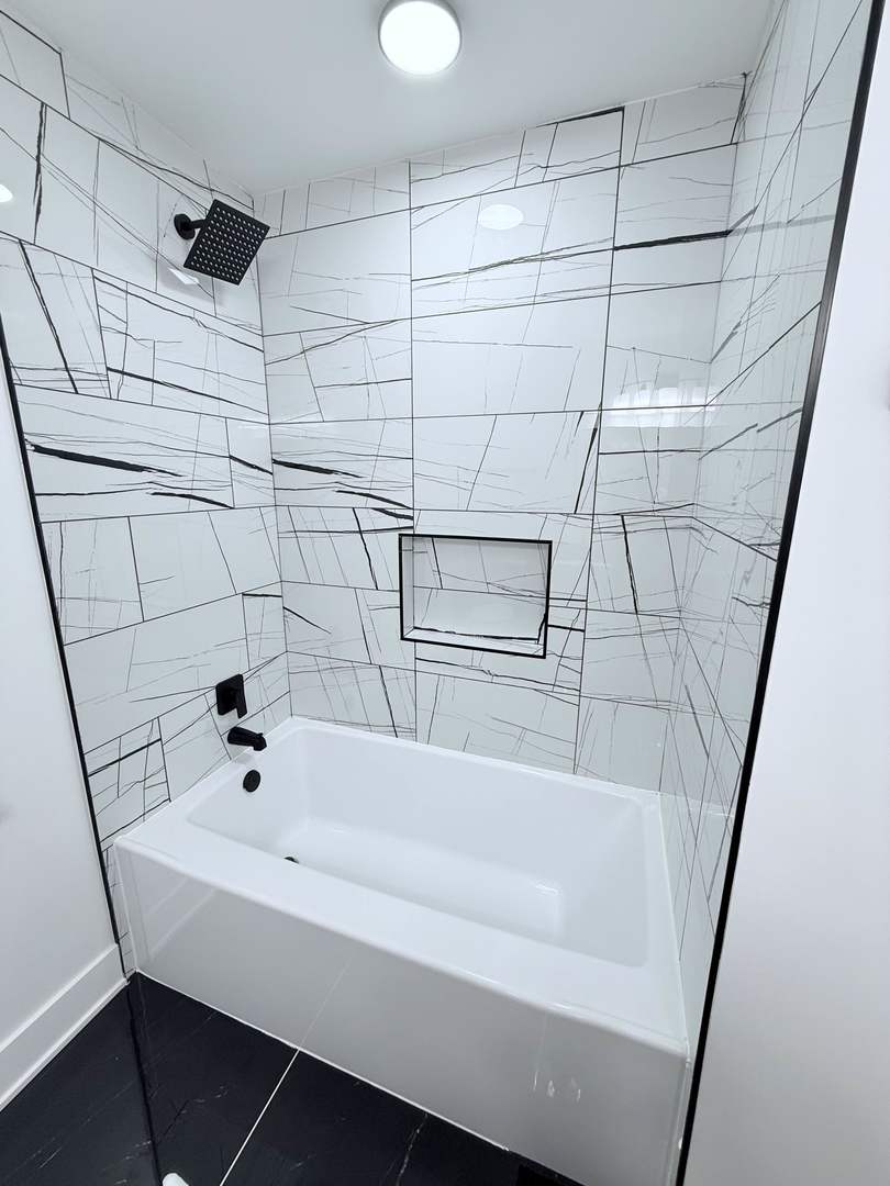 1581 Groton Lane Wheaton, IL 60189 - Photo 10 of 15 a bathroom with a bathtub