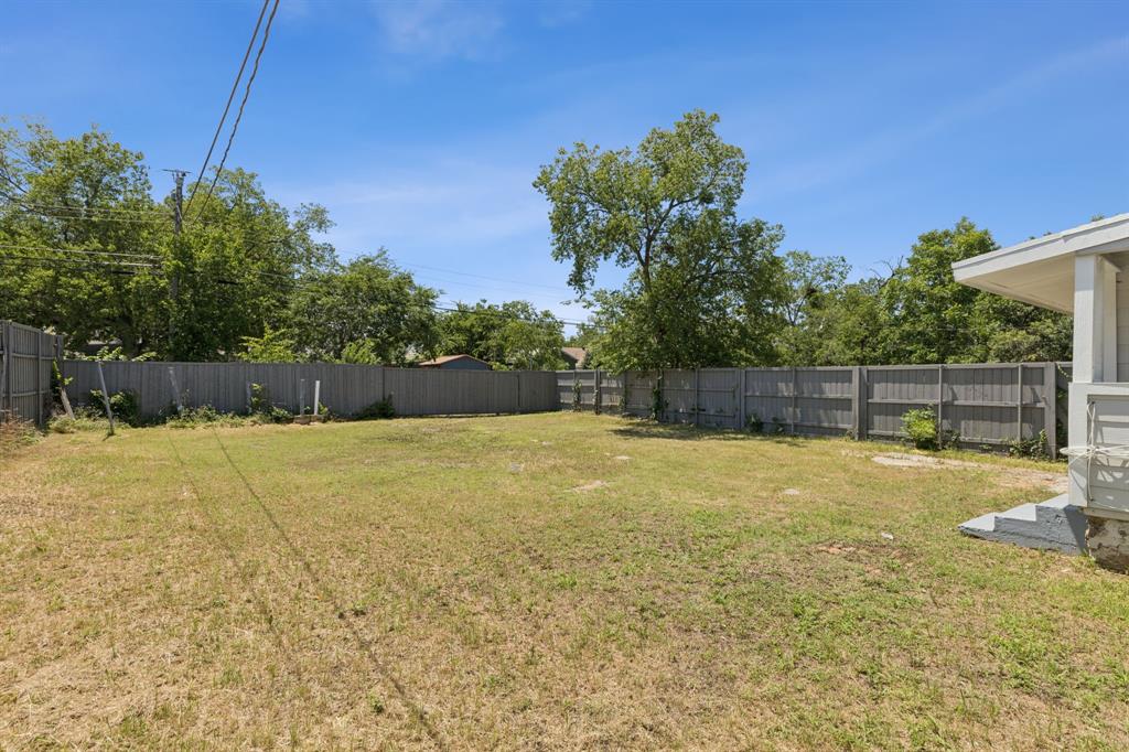 3226 Inwood Road Dallas, TX 75235 - Photo 23 of 25 a view of a backyard