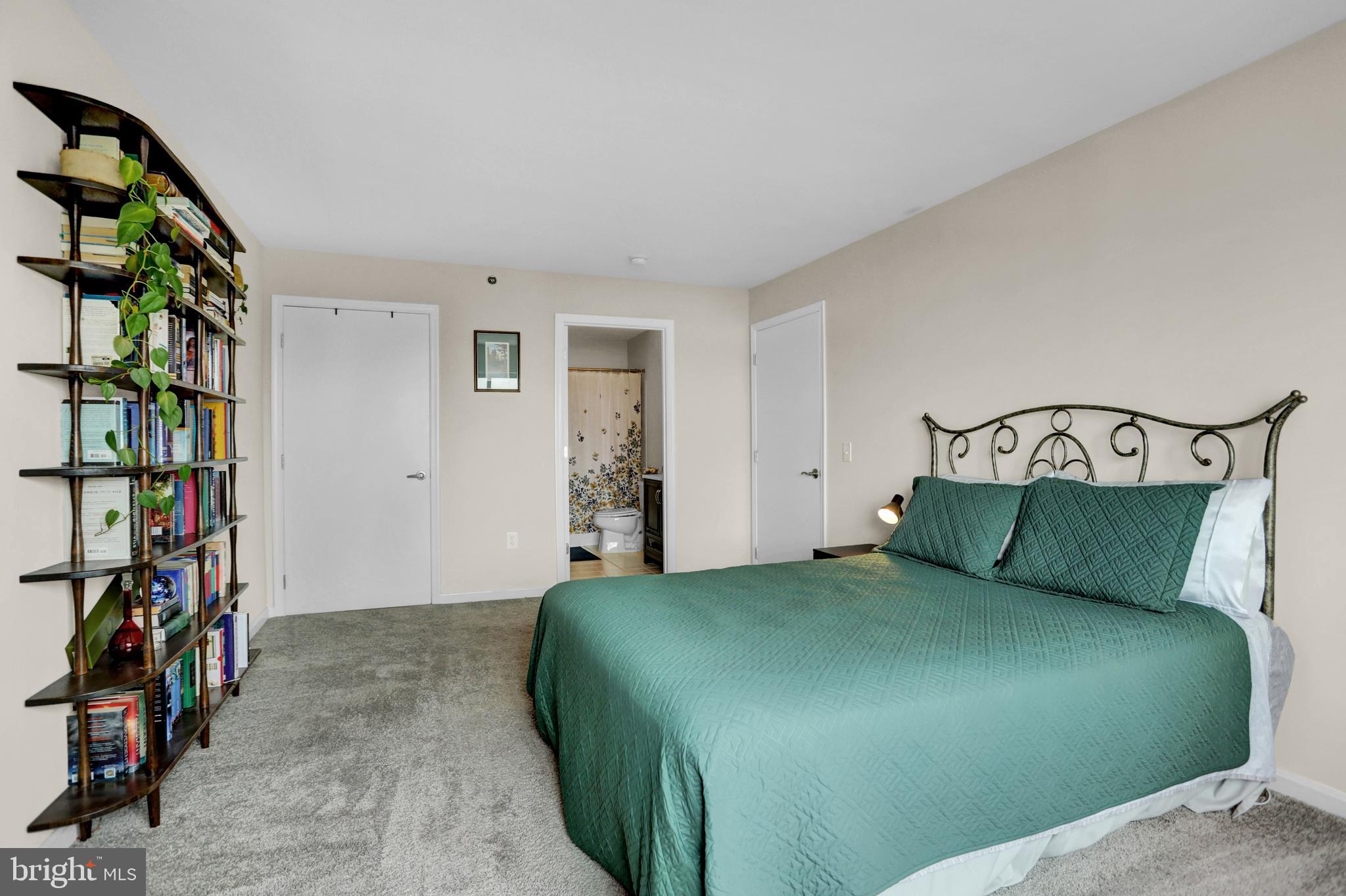 2702 Lighthouse Point East, Unit 532 Baltimore, MD 21224 - Photo 16 of 66 Primary Bedroom