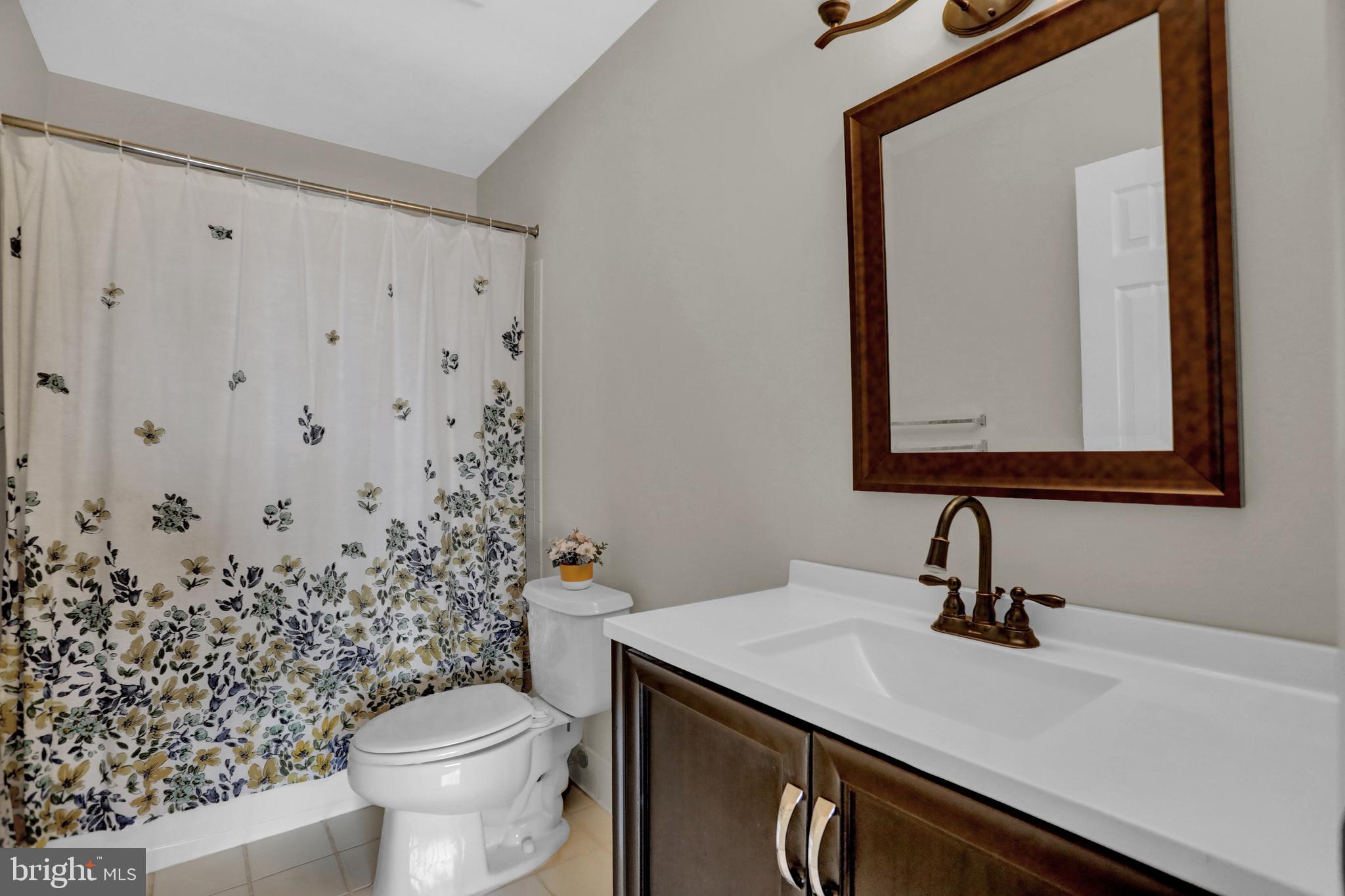 2702 Lighthouse Point East, Unit 532 Baltimore, MD 21224 - Photo 17 of 66 Primary Bathroom