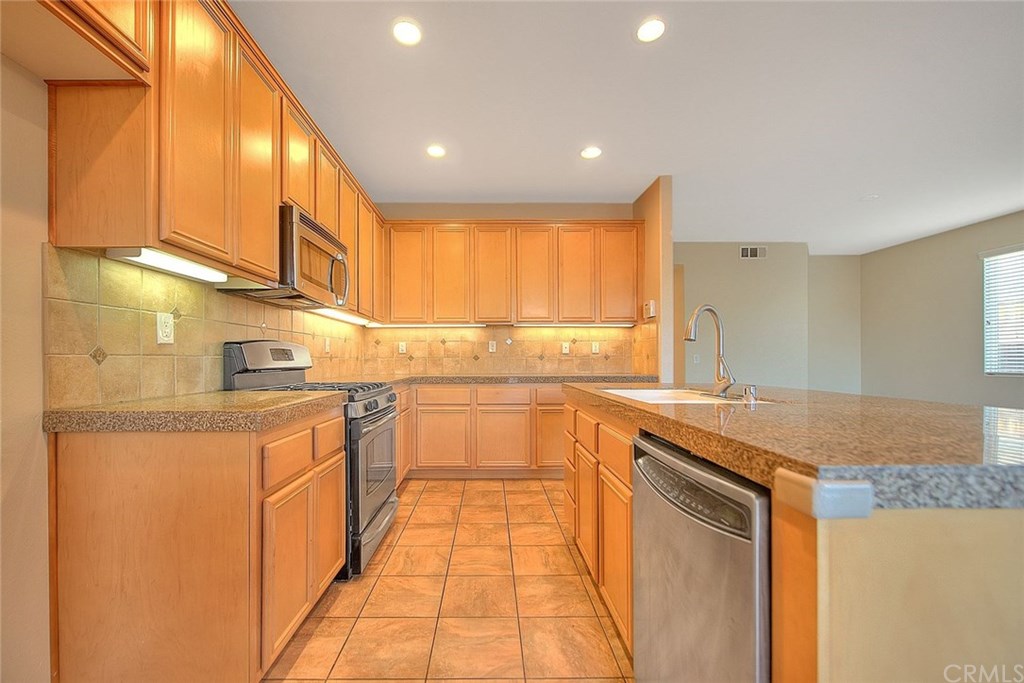 1574 Thunderbird Road Beaumont, CA 92223 - Photo 15 of 41