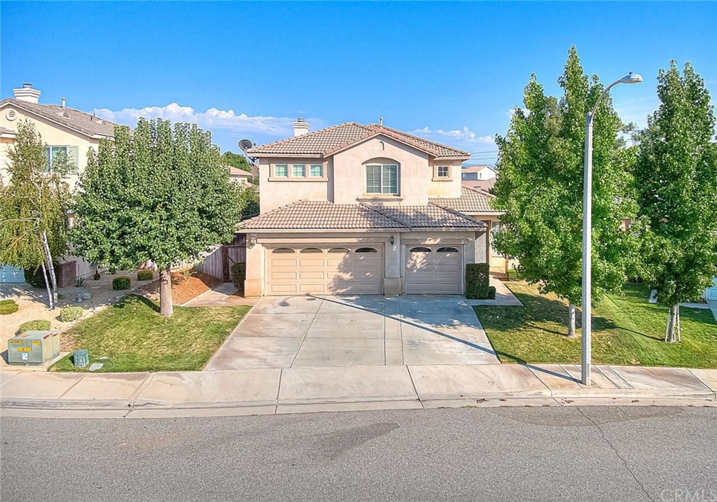 1574 Thunderbird Road Beaumont, CA 92223 - Photo 4 of 41