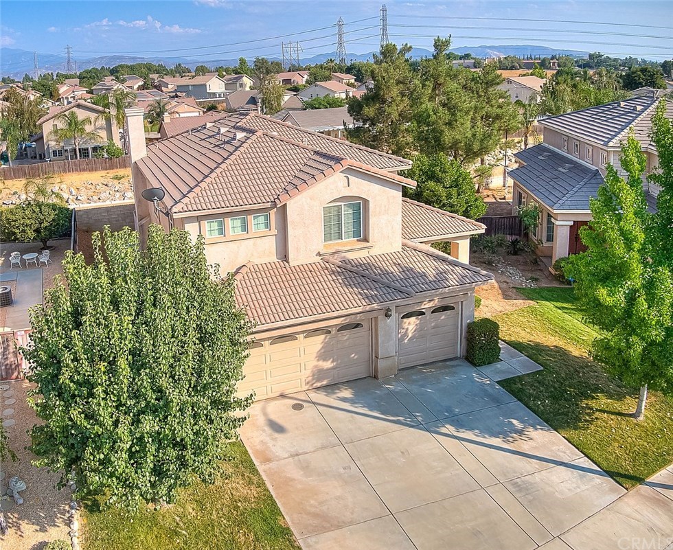 1574 Thunderbird Road Beaumont, CA 92223 - Photo 5 of 41