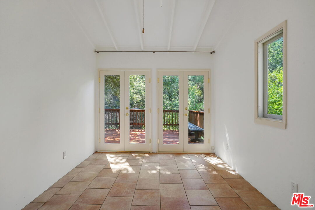 21652 Encina Road Topanga, CA 90290 - Photo 12 of 18