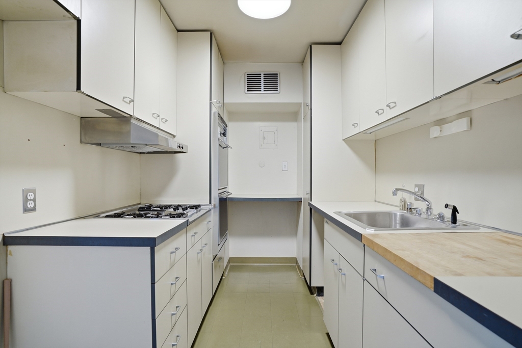180 Beacon Street, Unit 8DE Boston, MA 02116 - Photo 24 of 31