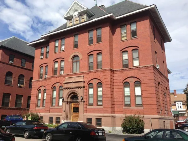 $1,621 | 124 Orange Street, Unit 300, Manchester, NH 03104