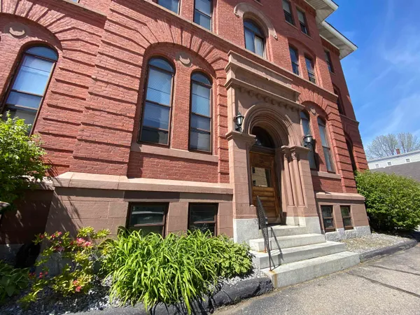 $1,621 | 124 Orange Street, Unit 300, Manchester, NH 03104