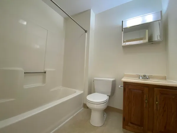 $1,621 | 124 Orange Street, Unit 300, Manchester, NH 03104
