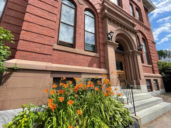 $1,621 | 124 Orange Street, Unit 300, Manchester, NH 03104