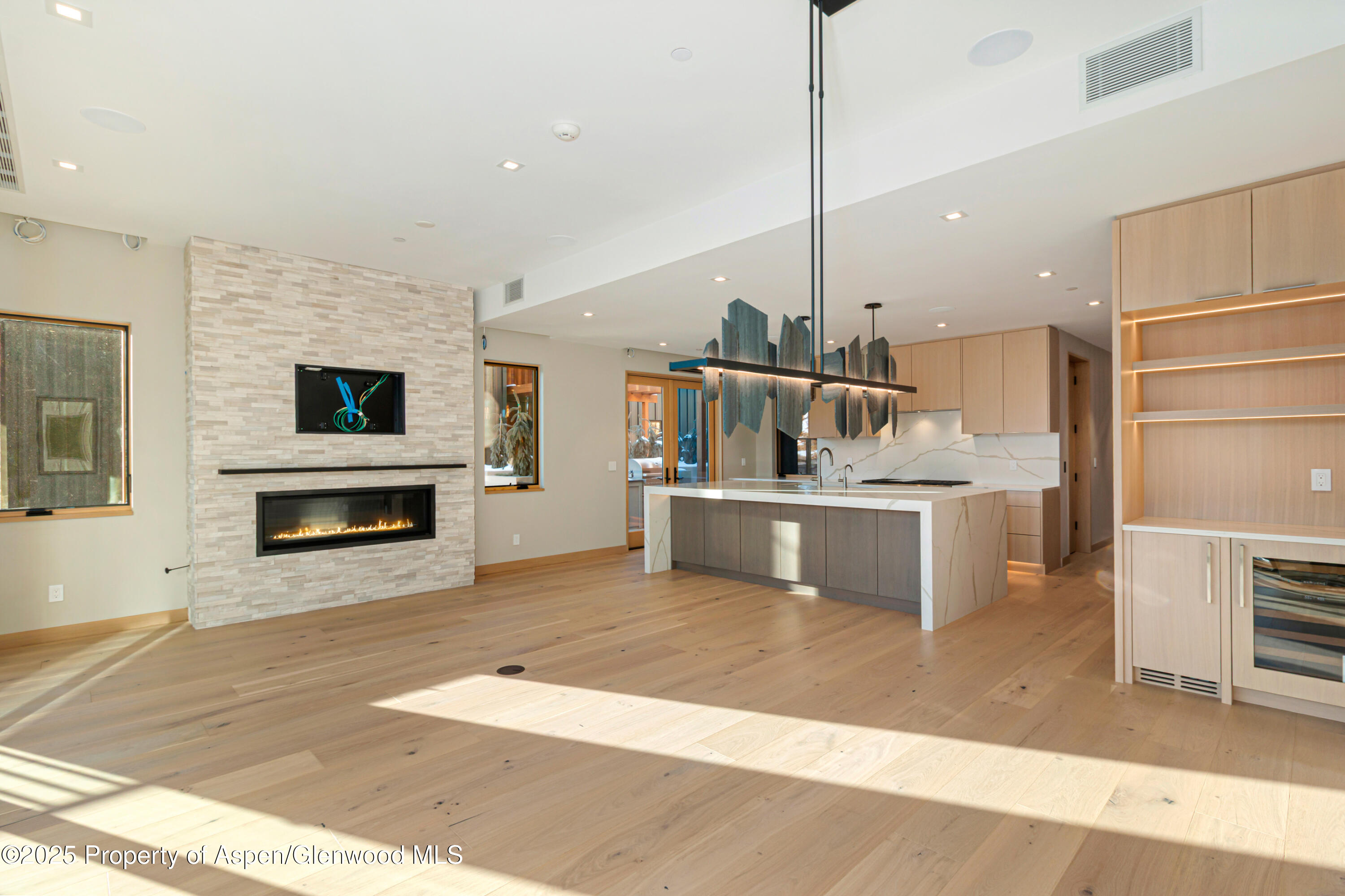 159 Lakeview Drive Basalt, CO 81621 - Photo 10 of 97 Living/Kitchen