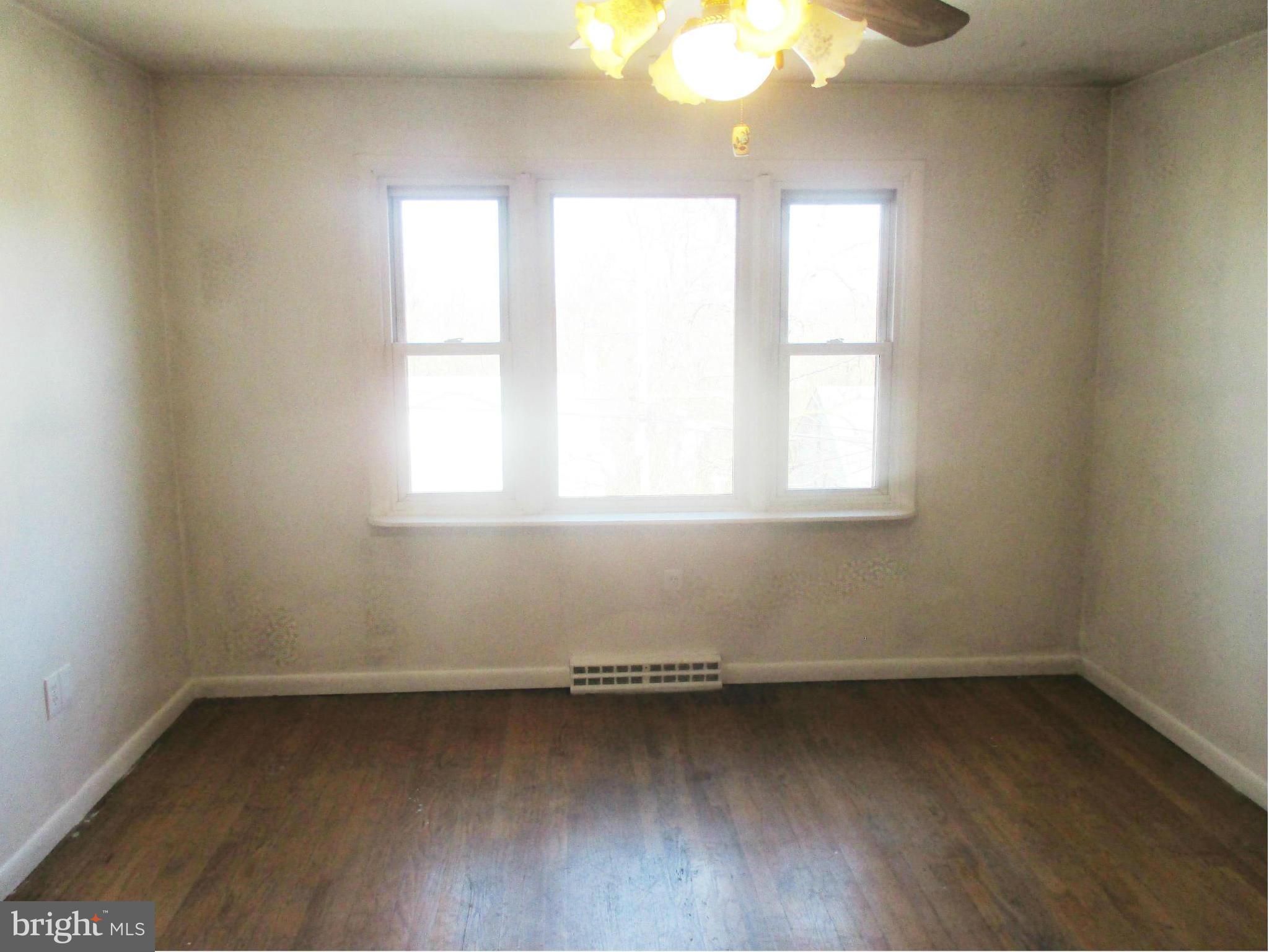 13 Charles Road Linthicum Heights, MD 21090 - Photo 3 of 18 Living Room