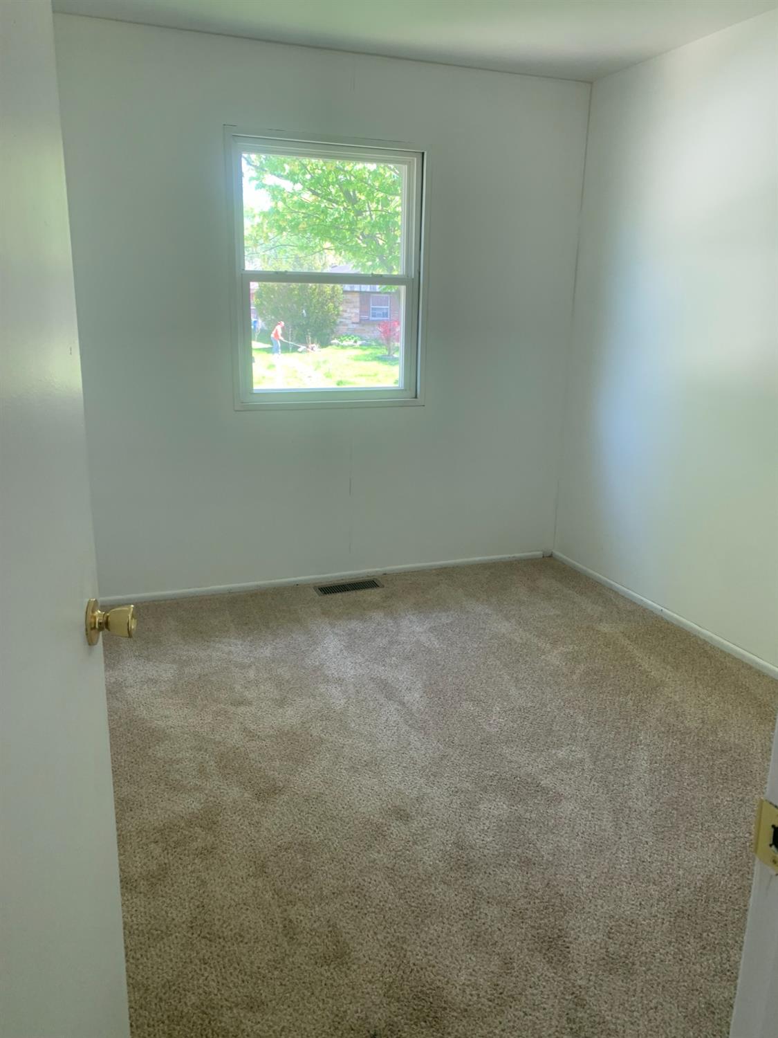 710 Coventry Road Valparaiso, IN 46385 - Photo 12 of 21 an empty room with a window
