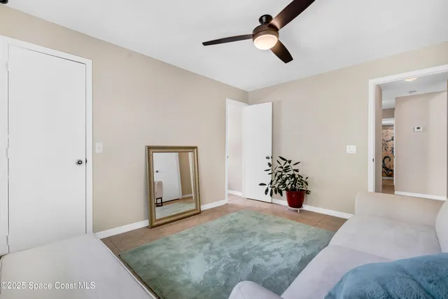 a view of livingroom with furniture