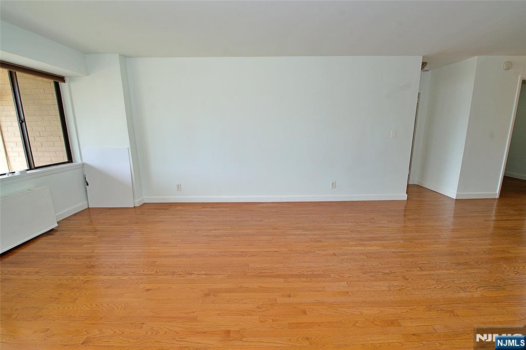 1203 River Road, Unit 14C Edgewater, NJ 07020 - Photo 4 of 25 Gallery Image 4