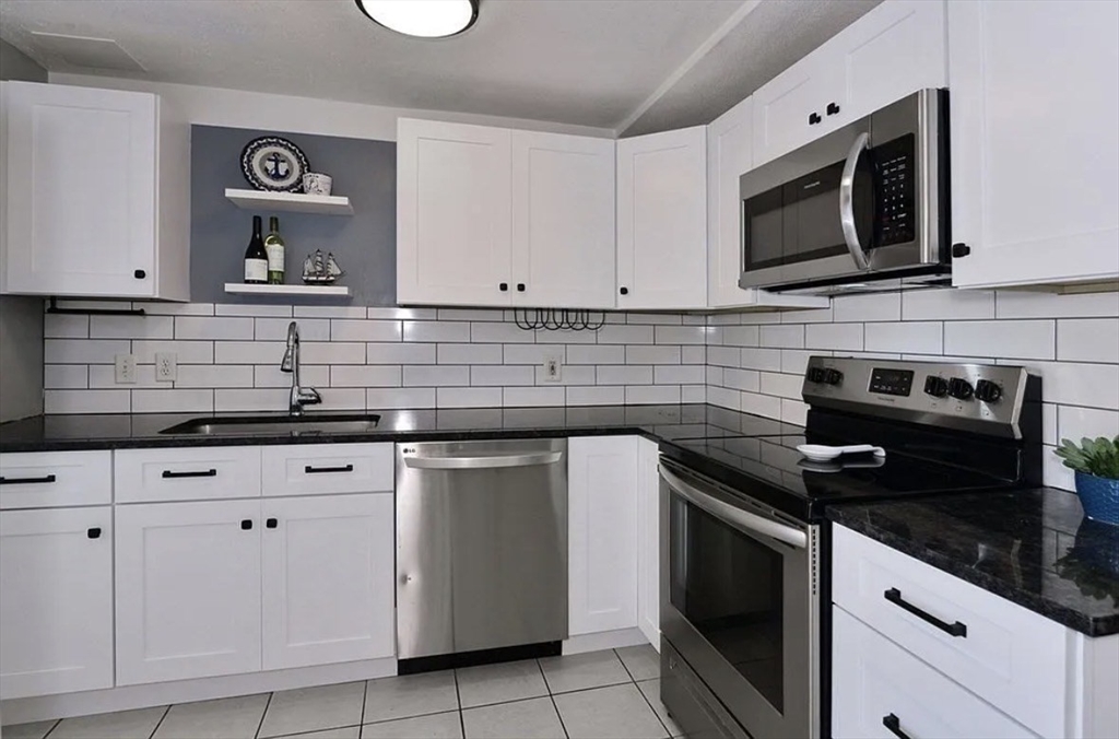 4 George Street, Unit 3 Plainville, MA 02762 - Photo 11 of 28