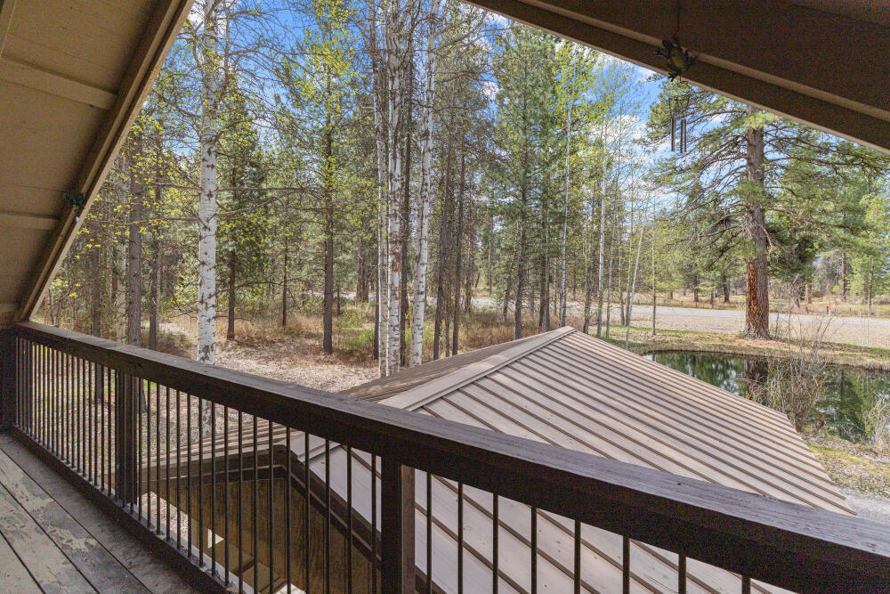50205 Highway 62 Chiloquin, OR 97624 - Photo 32 of 44 View from Guest Quarters upper deck