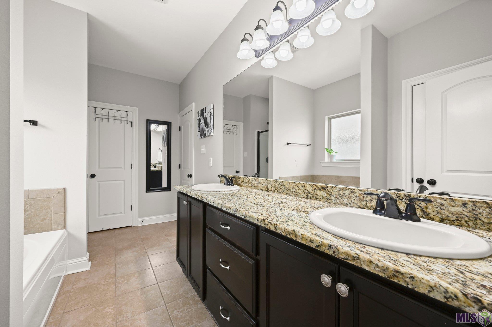 9420 Falling Oak Drive Baton Rouge, LA 70817 - Photo 9 of 16 Gallery Image 9