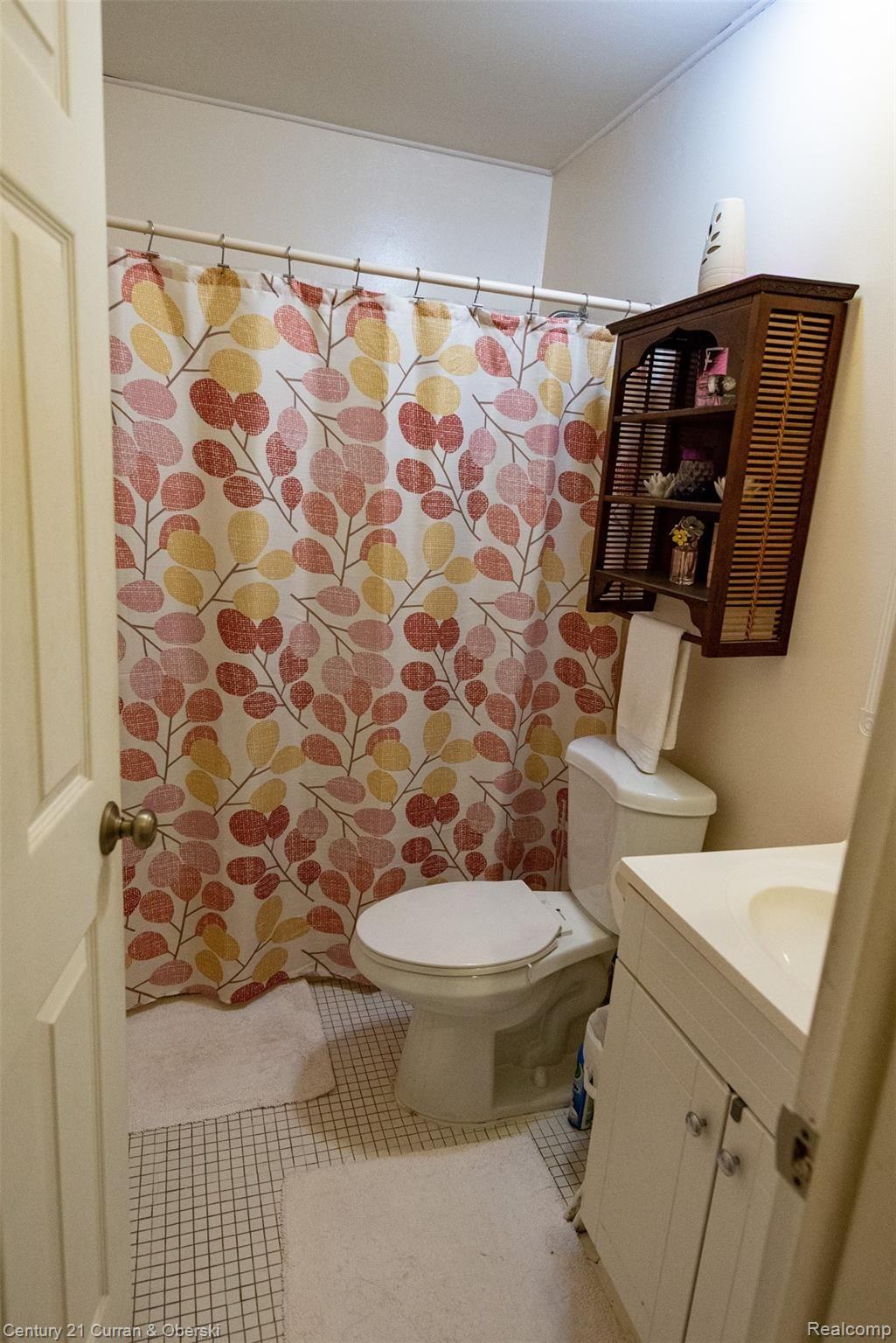 Full Bathroom 
