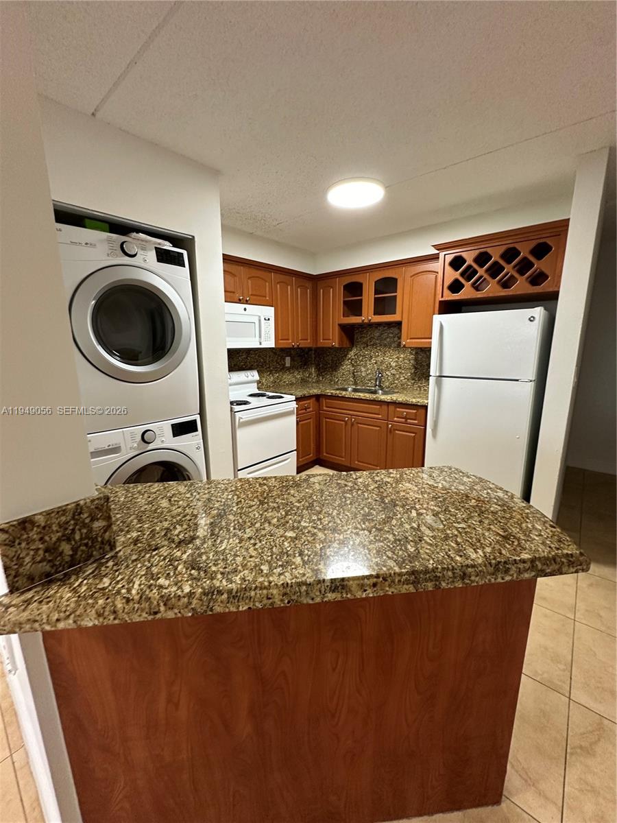 6045 Northwest 186th Street, Unit 320 Hialeah, FL 33015 - Photo 4 of 9