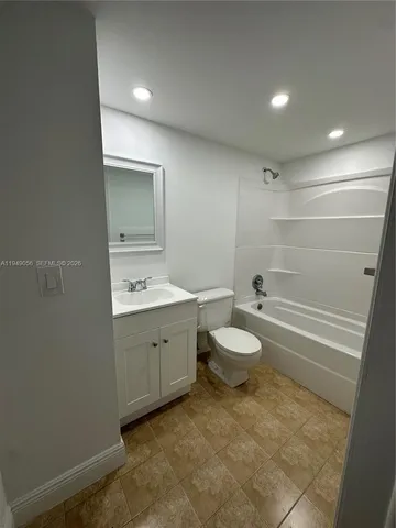 $2,200 | 6045 Northwest 186th Street, Unit 320, Hialeah, FL 33015