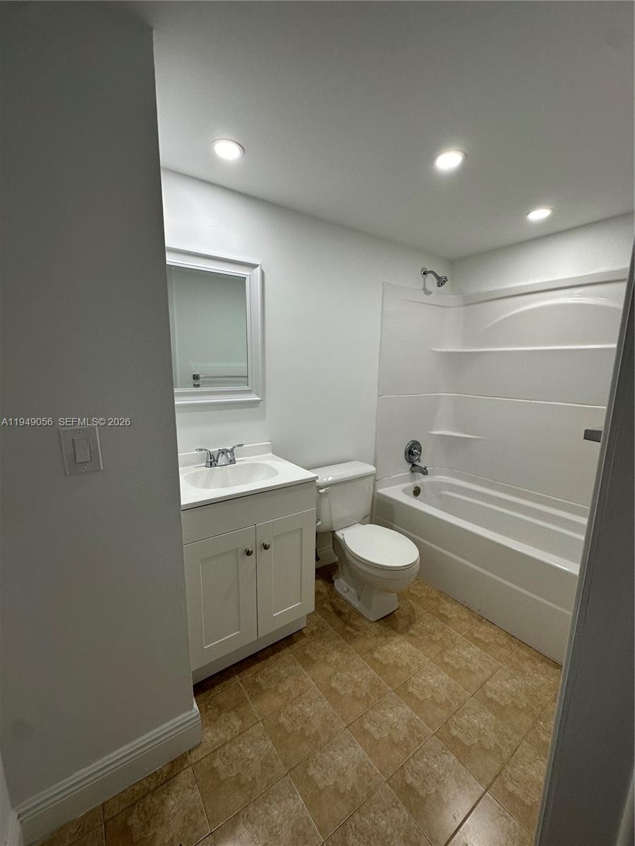 6045 Northwest 186th Street, Unit 320 Hialeah, FL 33015 - Photo 9 of 9