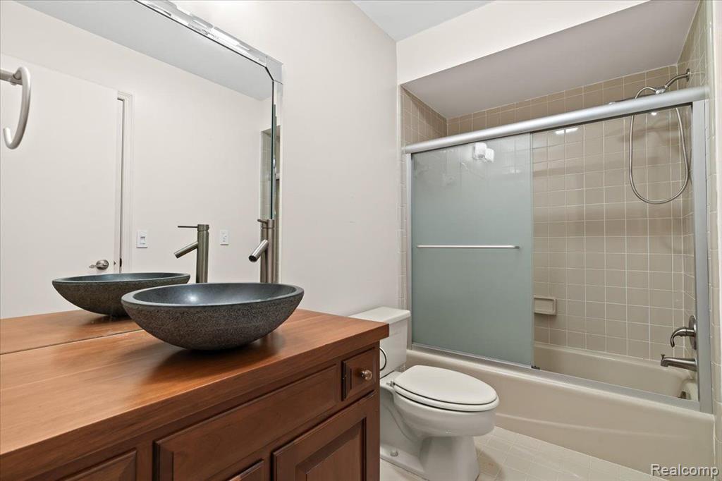 920 Green View Court Rochester Hills, MI 48307 - Photo 16 of 33
