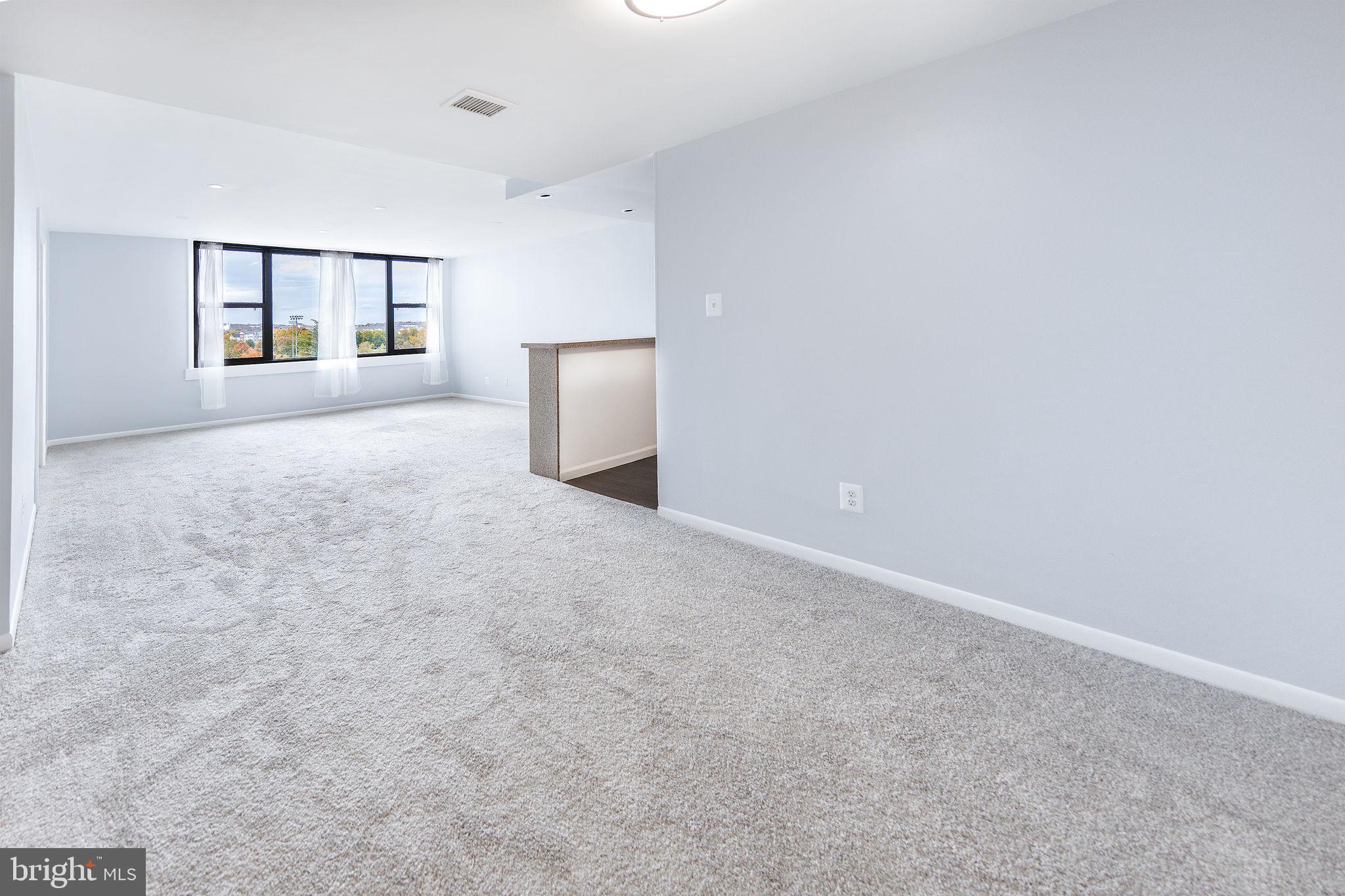 4600 Duke Street, Unit 622 Alexandria, VA 22304 - Photo 13 of 52 Living Area