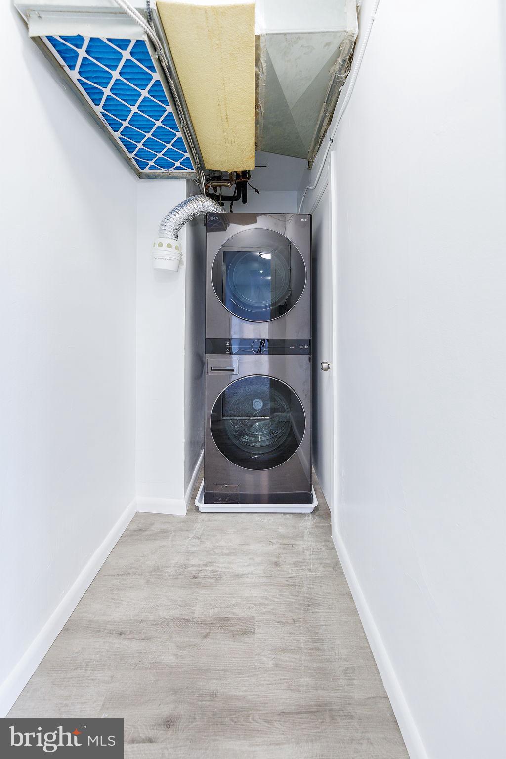 4600 Duke Street, Unit 622 Alexandria, VA 22304 - Photo 19 of 52 a view of entryway and kitchen