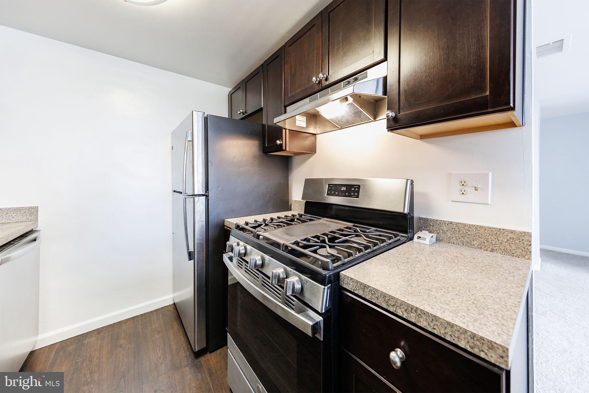 4600 Duke Street, Unit 622 Alexandria, VA 22304 - Photo 4 of 52 a kitchen with a stove and a refrigerator