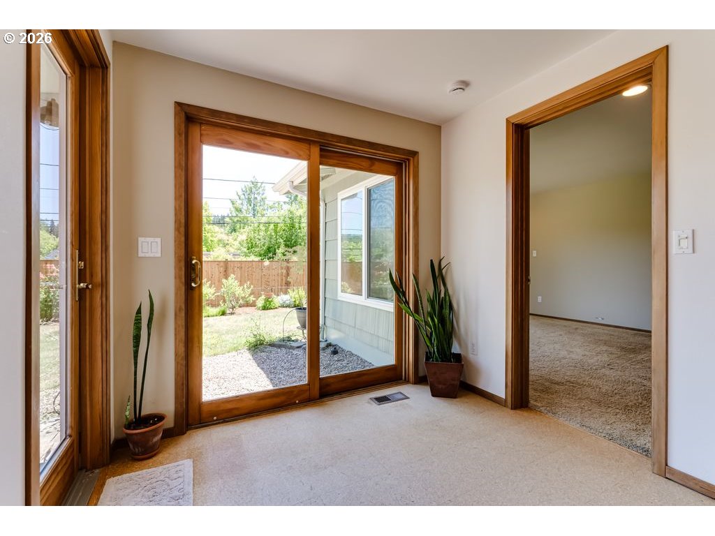 4355 Pearl Street Eugene, OR 97405 - Photo 17 of 47