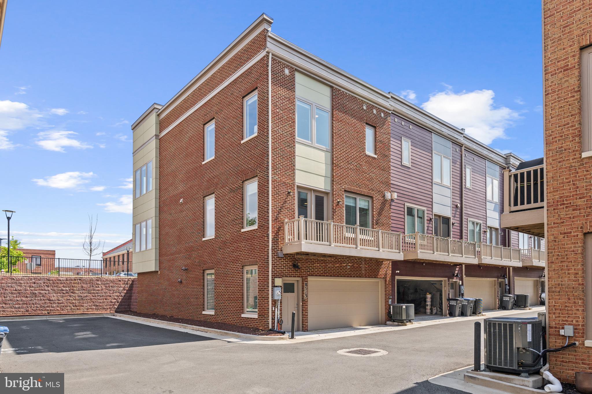 8513 Reformatory Way Lorton, VA 22079 - Photo 9 of 46 End-unit w/ 2-car garage & sep. entry thru back