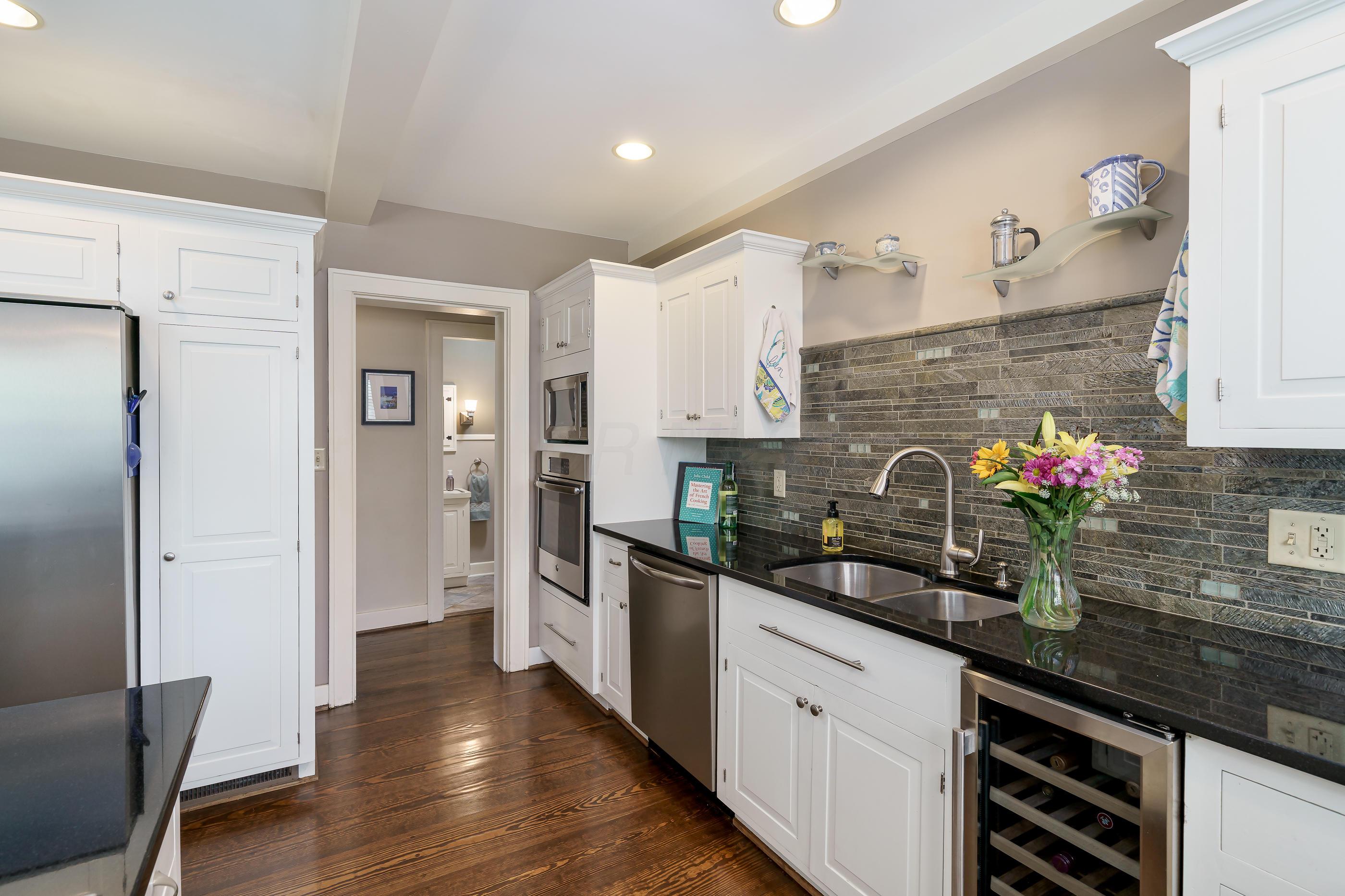 2254 Fairfax Road Columbus, OH 43221 - Photo 12 of 52