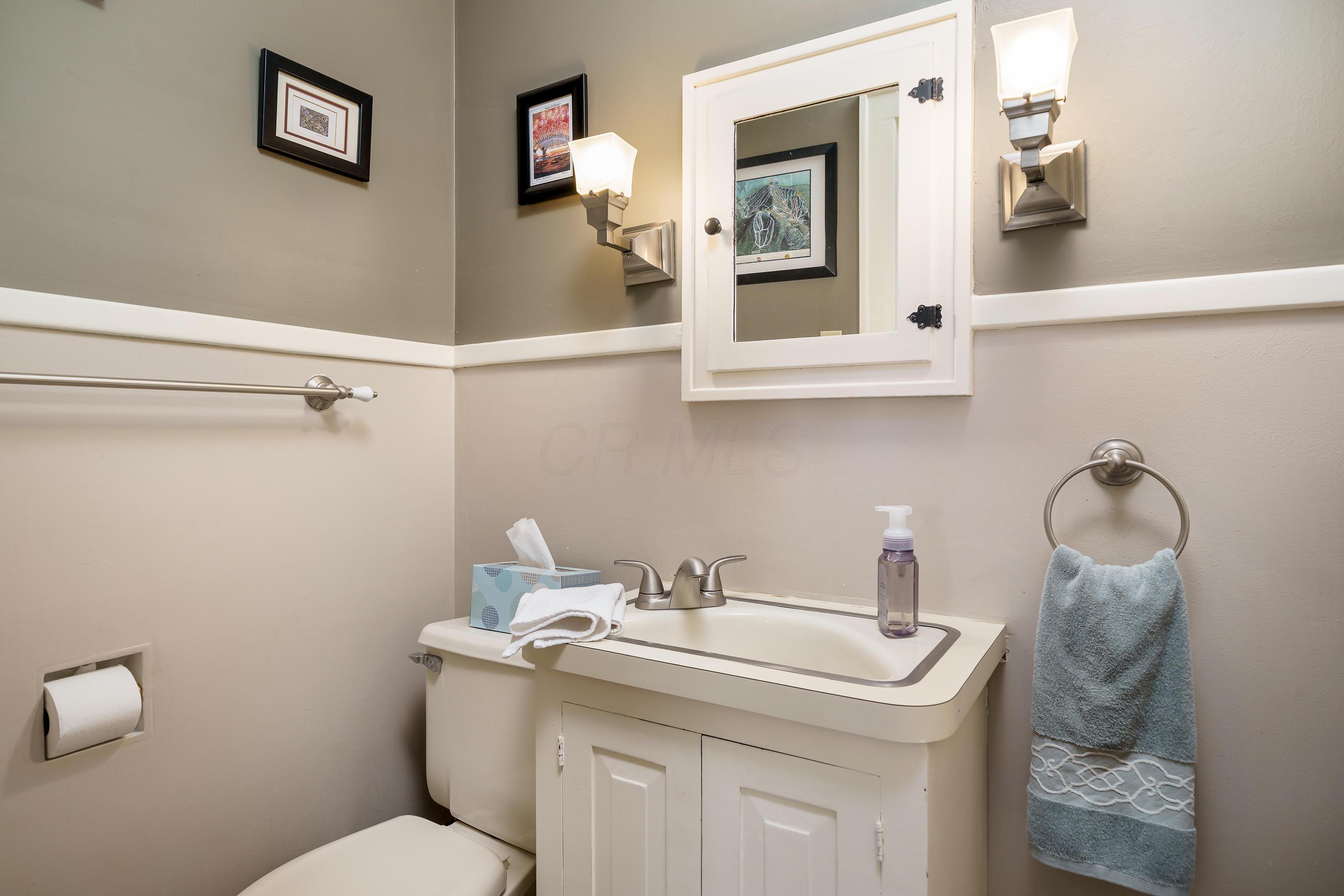 2254 Fairfax Road Columbus, OH 43221 - Photo 13 of 52