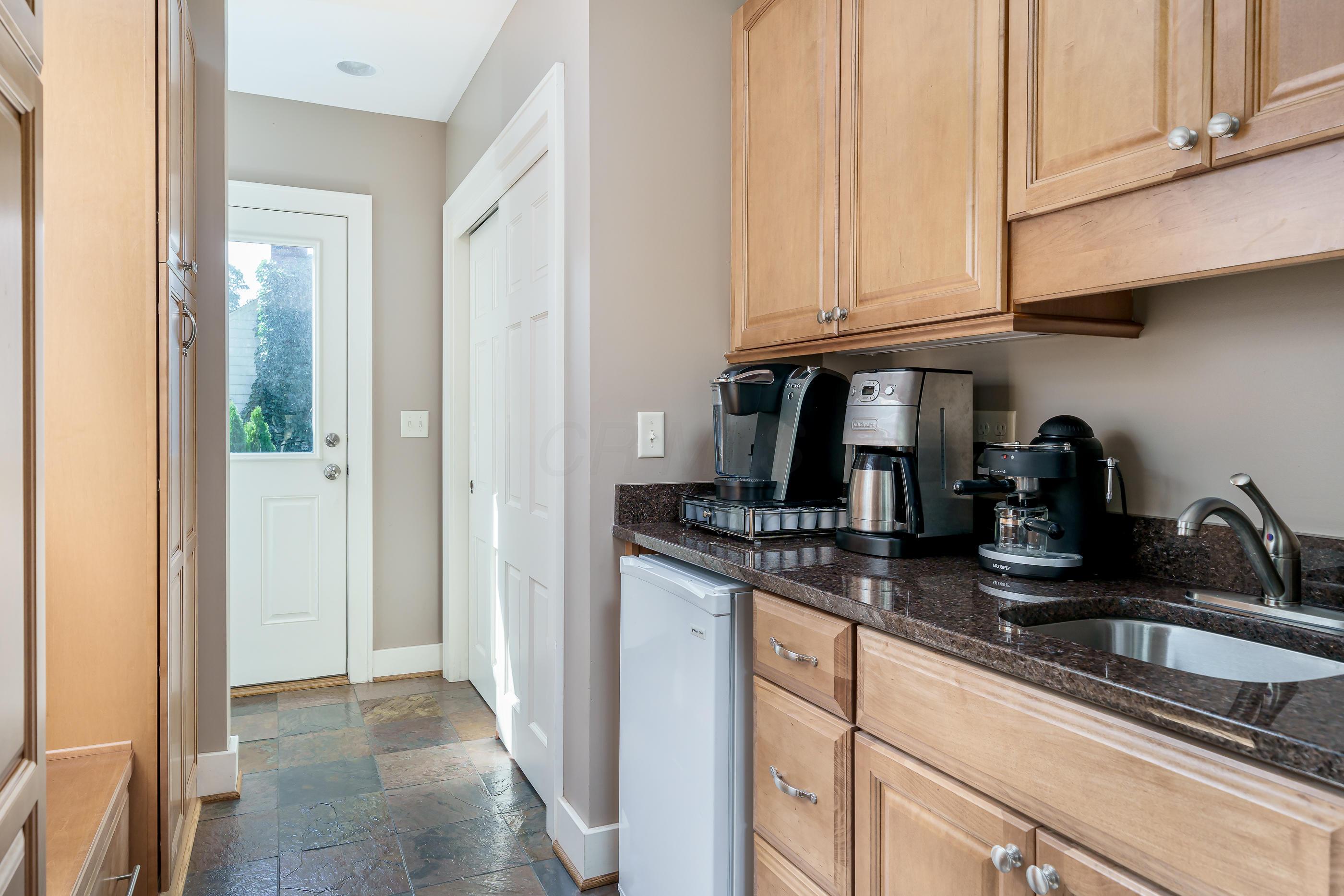 2254 Fairfax Road Columbus, OH 43221 - Photo 15 of 52