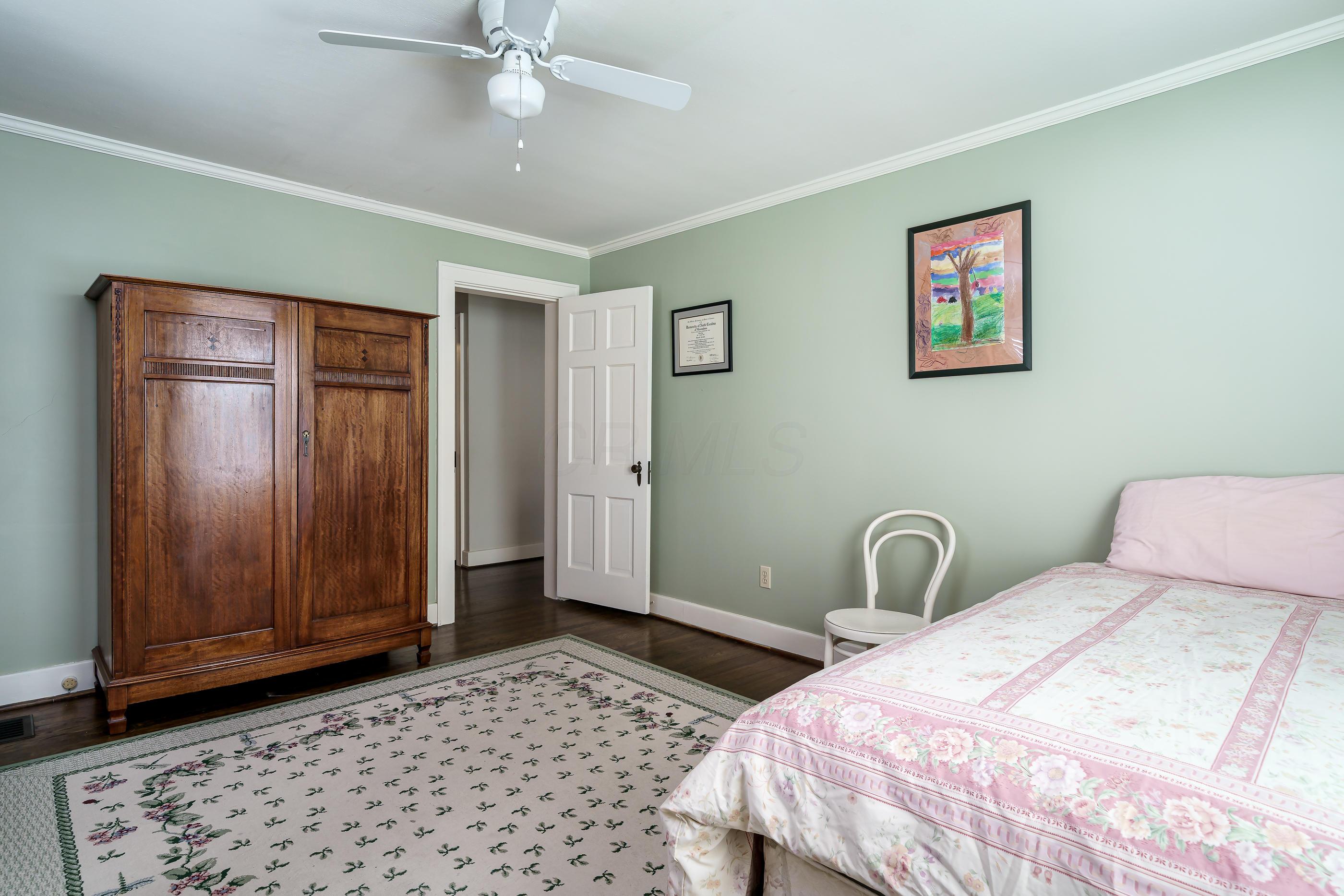 2254 Fairfax Road Columbus, OH 43221 - Photo 35 of 52