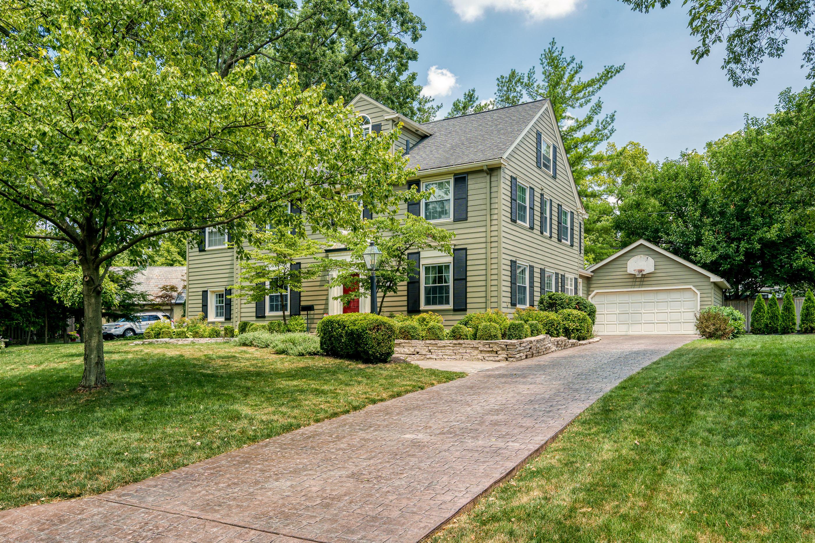 2254 Fairfax Road Columbus, OH 43221 - Photo 4 of 52