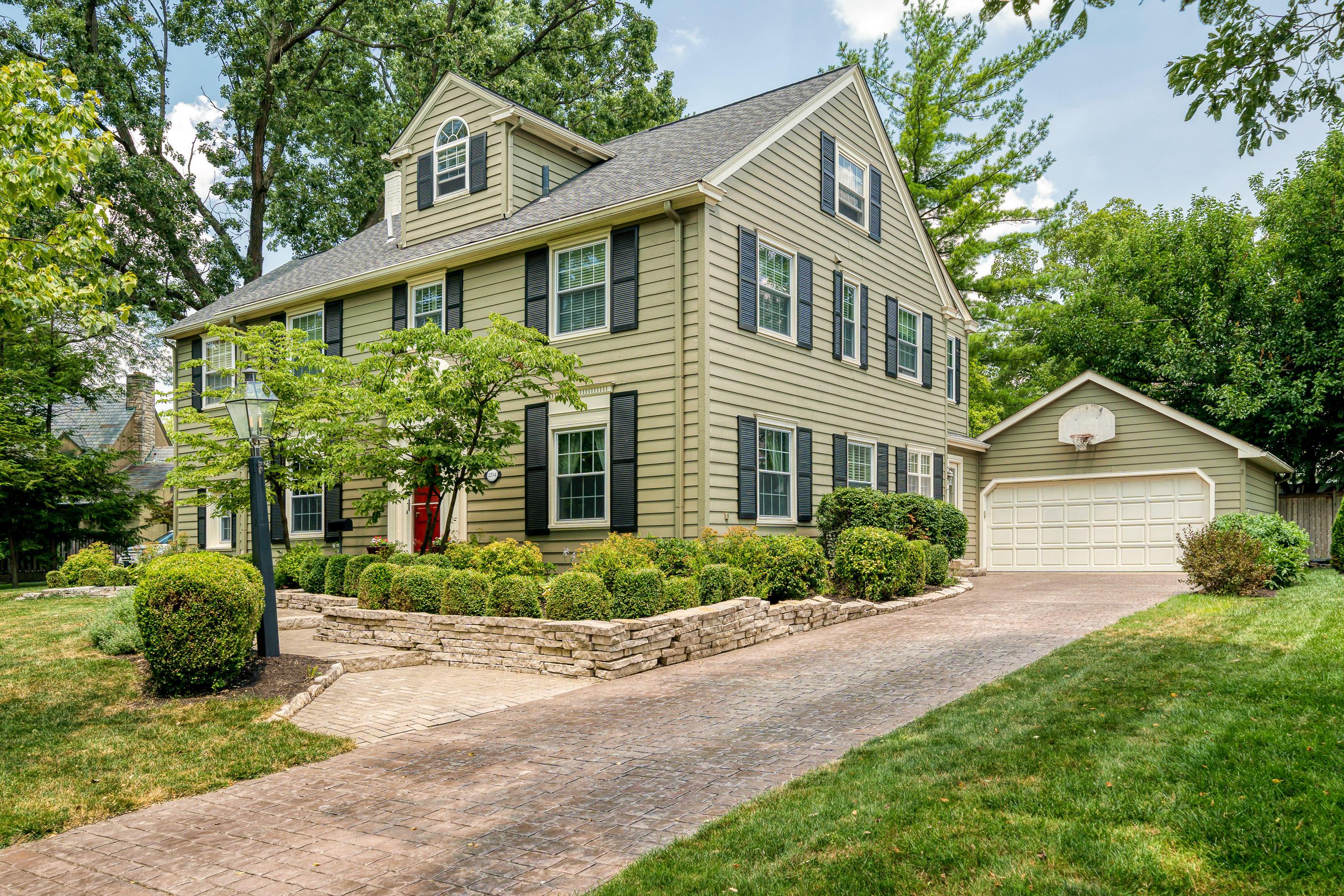 2254 Fairfax Road Columbus, OH 43221 - Photo 5 of 52