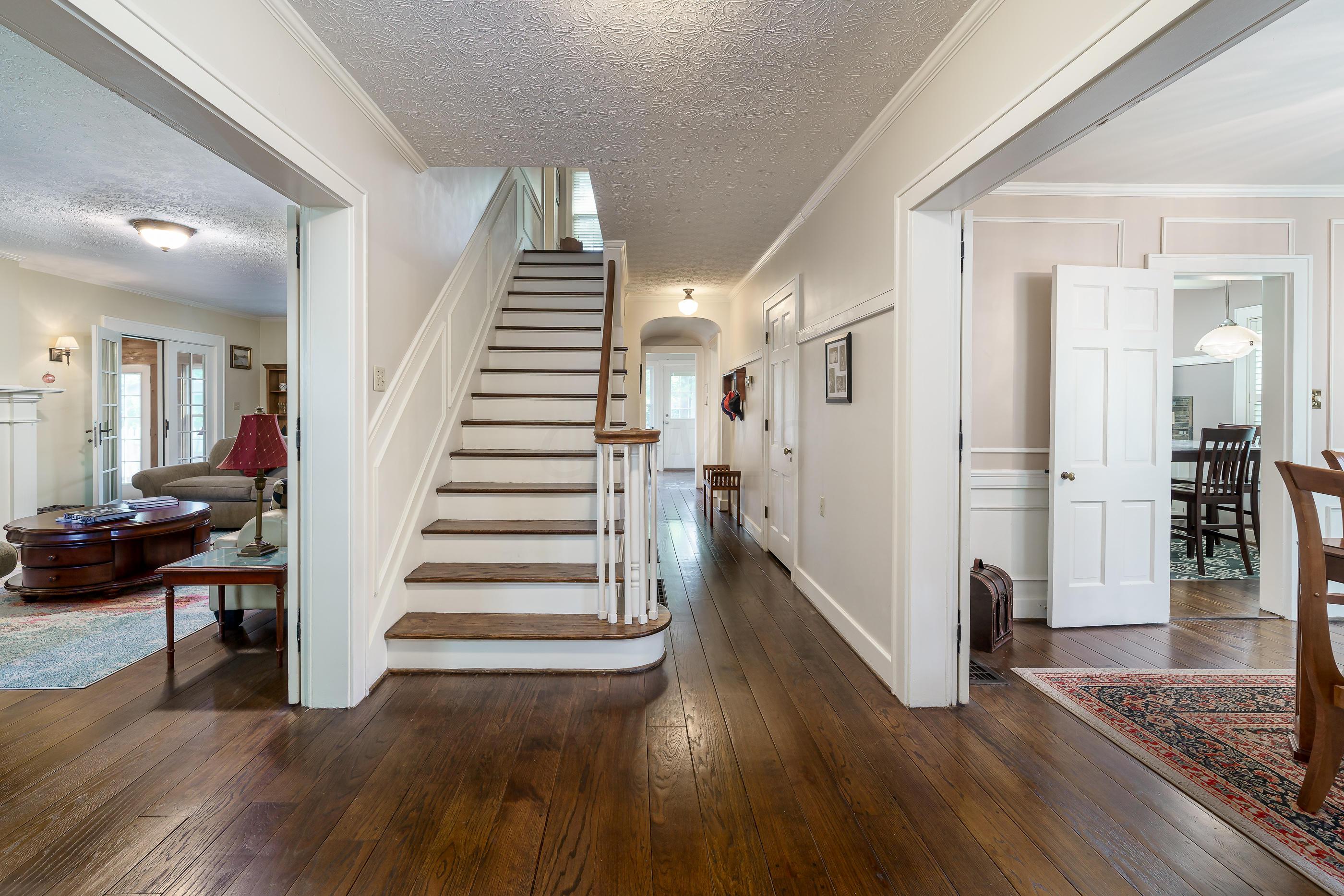 2254 Fairfax Road Columbus, OH 43221 - Photo 6 of 52