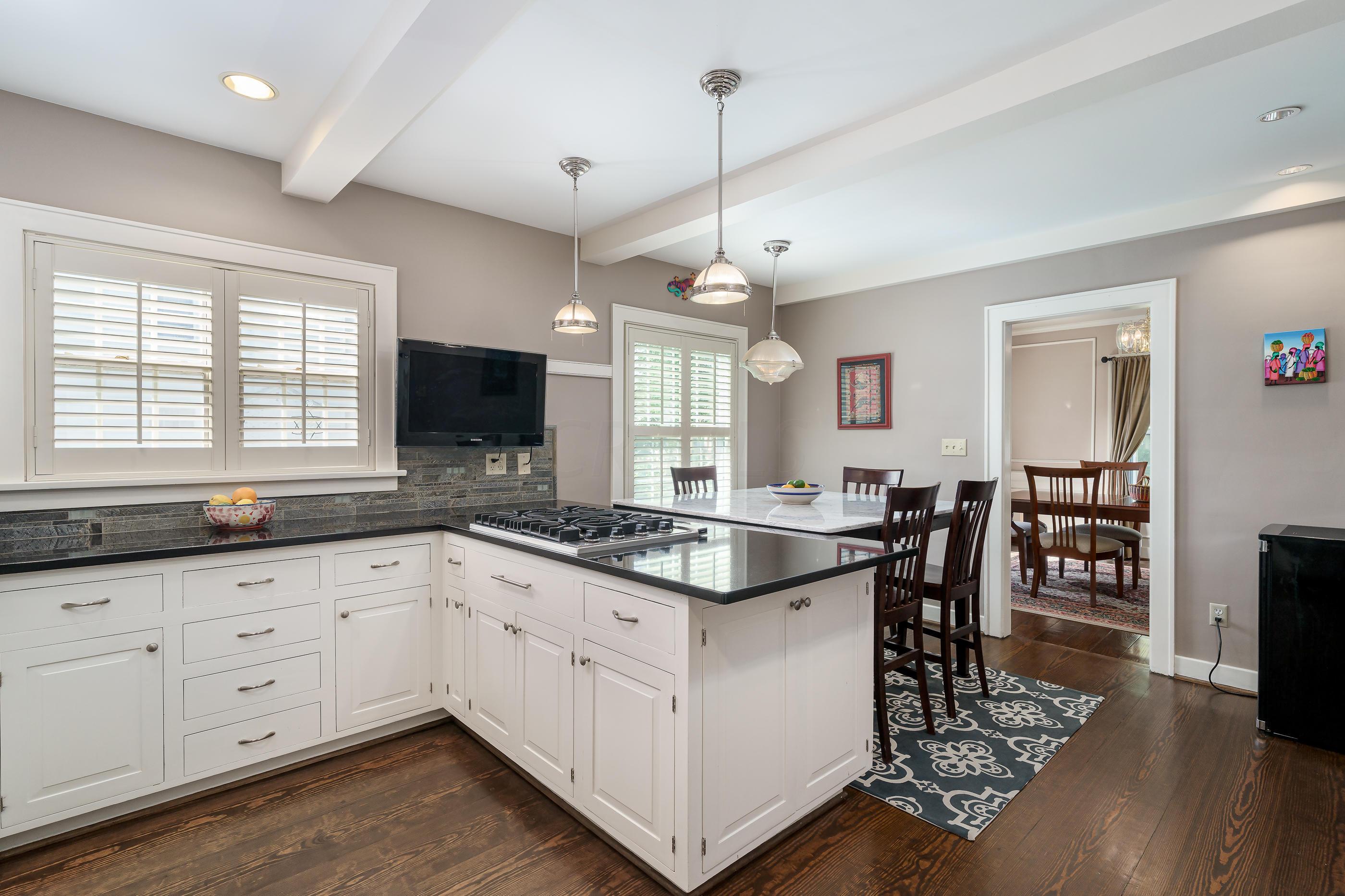 2254 Fairfax Road Columbus, OH 43221 - Photo 10 of 52