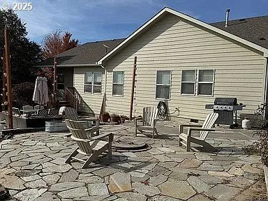 a view of a dinning table and chairs in patio