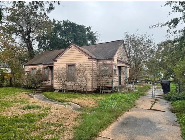 a view of a house with a yard and pathway