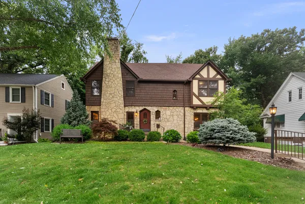 $385,000 | 252 Hillcrest Avenue, Davenport, IA 52803