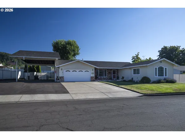 $434,900 | 3317 West Normandy Avenue, Roseburg, OR 97471