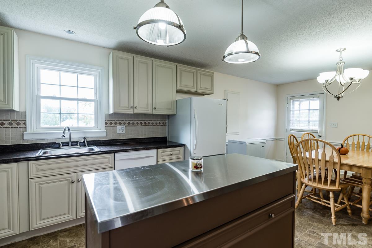 790 Carlyle Road Zebulon, NC 27597 - Photo 6 of 19 Gallery Image 6