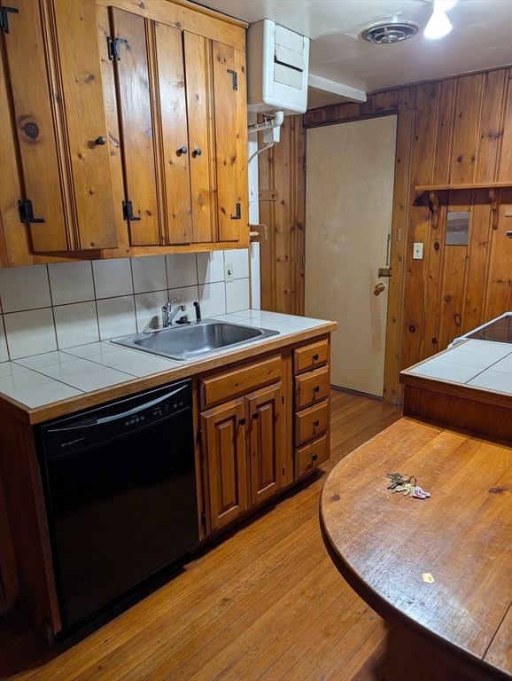 127 Bay State Road, Unit B Boston, MA 02215 - Photo 4 of 10