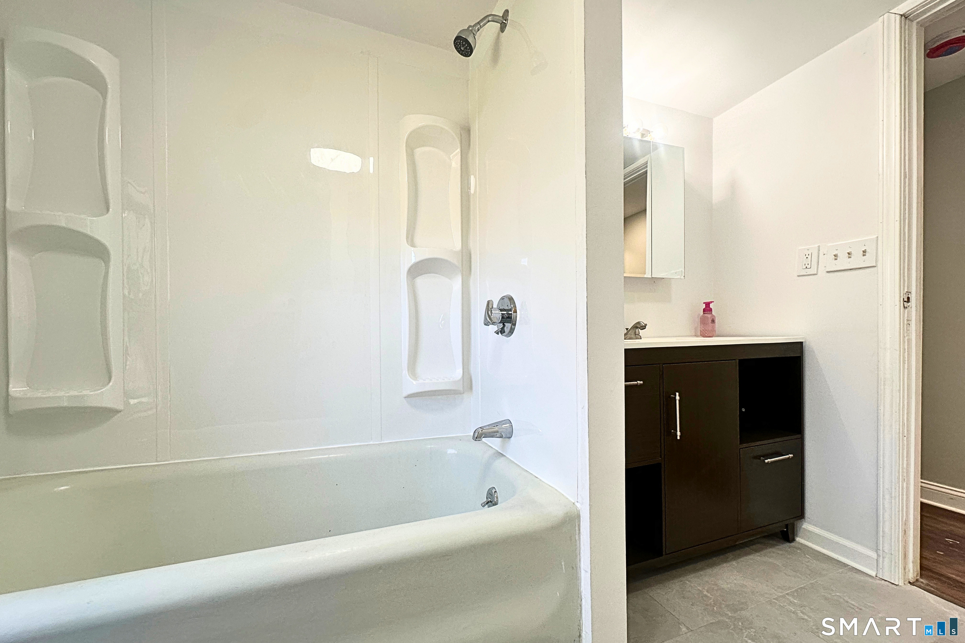 88 Taftville-Occum Road, Unit C Norwich, CT 06360 - Photo 18 of 28 a bathroom with a bathtub and a sink