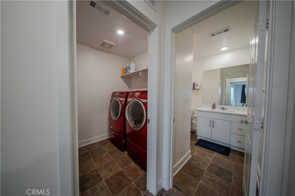 364 Castaic Way Rialto, CA 92377 - Photo 55 of 73