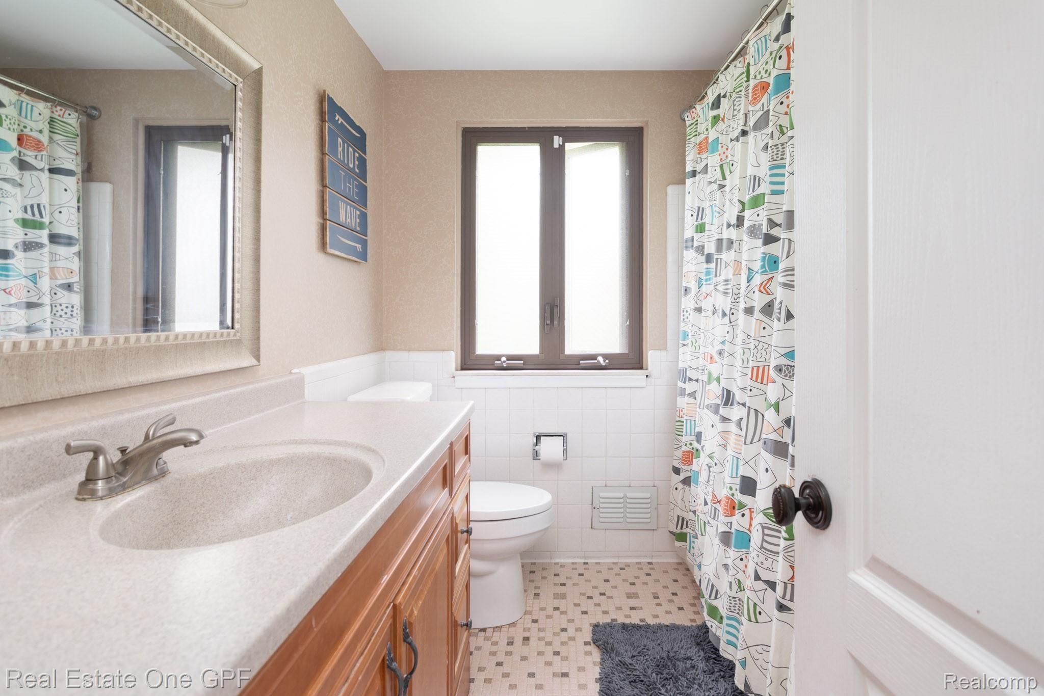 559 Cook Road Grosse Pointe, MI 48236 - Photo 34 of 47 43.jpg