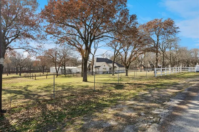 $525,000 | 135 County Road 4929, Newark, TX 76071